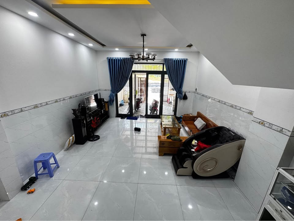 Nhà phố 3 tầng Nguyễn Tất Thành 108m² giá thỏa thuận - Đầu tư sinh lời!