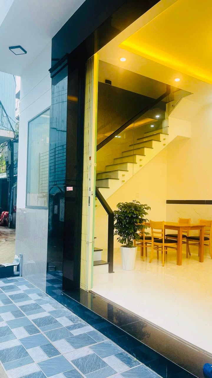 Nhà 3 tầng hẻm Võ Mười, Quy Nhơn 30m² giá 2.5 tỷ - Vị trí đắc địa gần biển!
