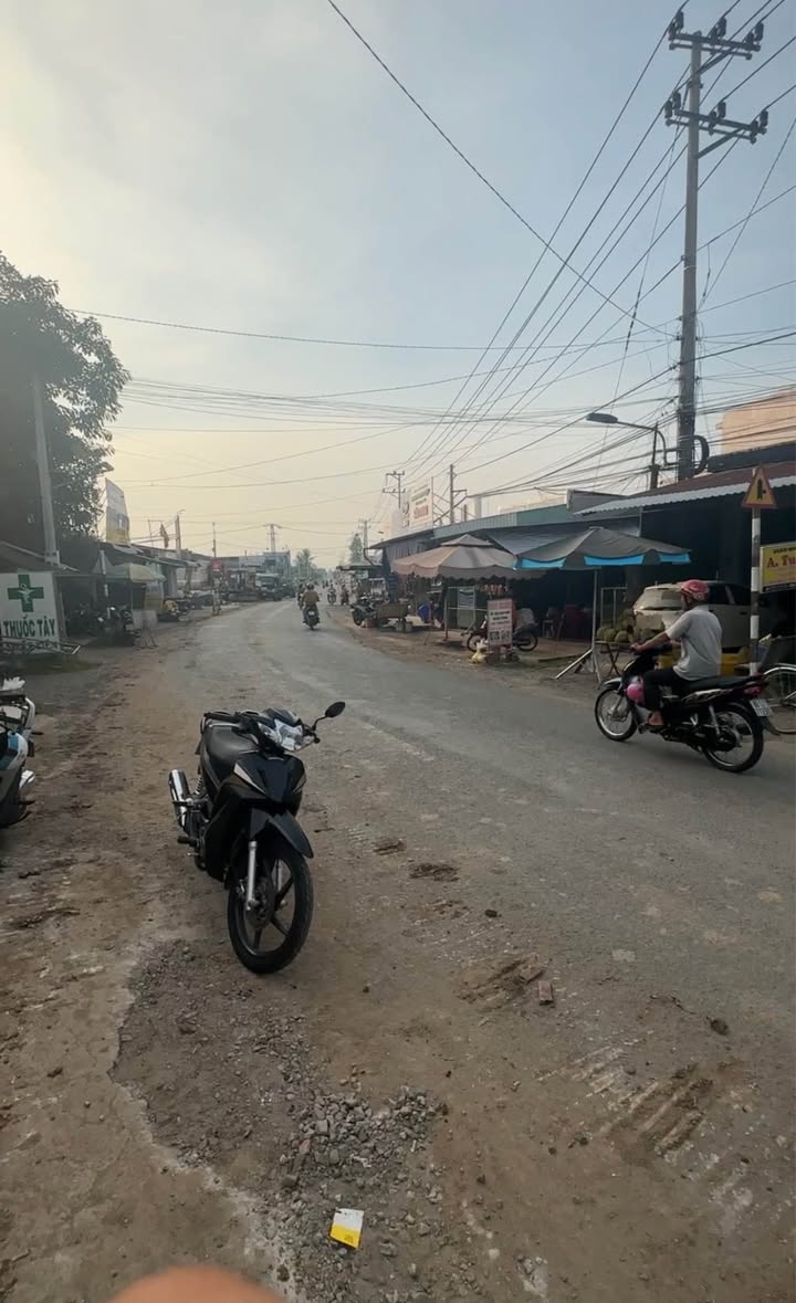 Nhà cấp 4 tại chợ mới Tân Dương, 101m² giá 2 tỷ - Mặt tiền kinh doanh lý tưởng!