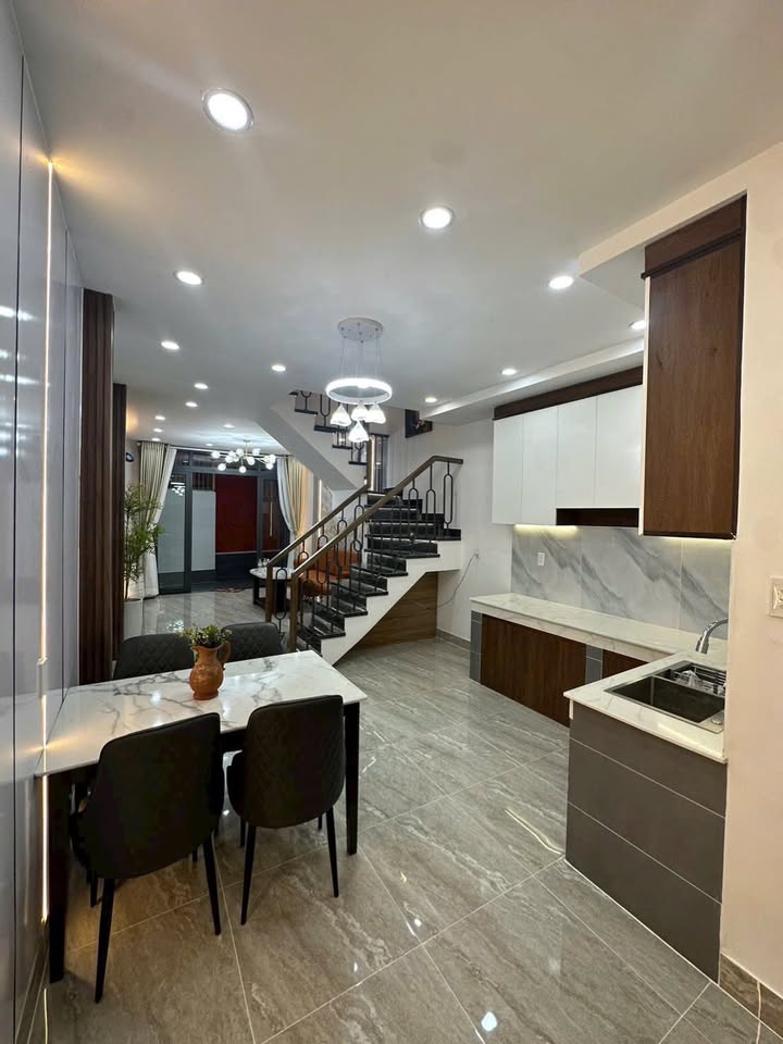 Nhà phố Quận 6 37m² giá 6.3 tỷ - Sát mặt tiền Tân Hòa Đông!