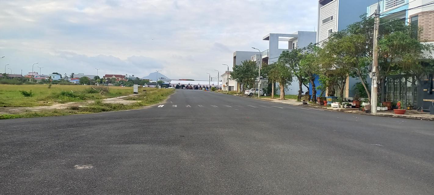 Đất nền lô góc khu công an Huyện Sơn Hòa 82m² giá 2 tỷ - Sổ hồng chính chủ, thương lượng tốt!