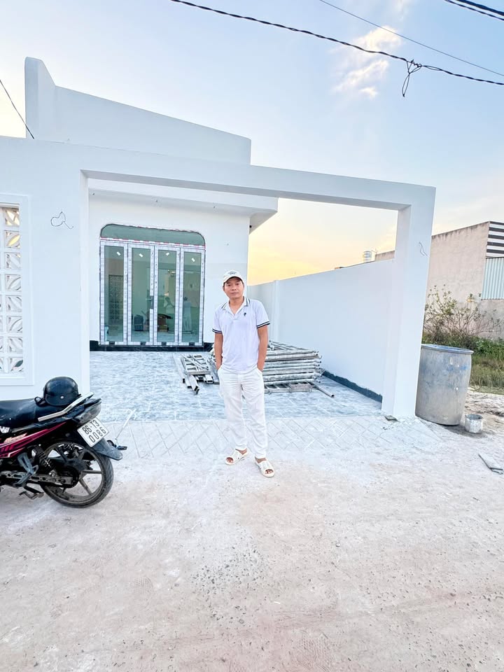 Nhà góc L phường Bình Thuận 105m² giá 1.45 tỷ - Sân đậu ô tô thoáng đãng!