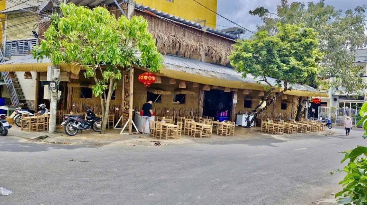 Cửa hàng cho thuê góc 3 mặt tiền đường Nguyễn Huệ, 15 triệu/tháng - Kinh doanh ngay!