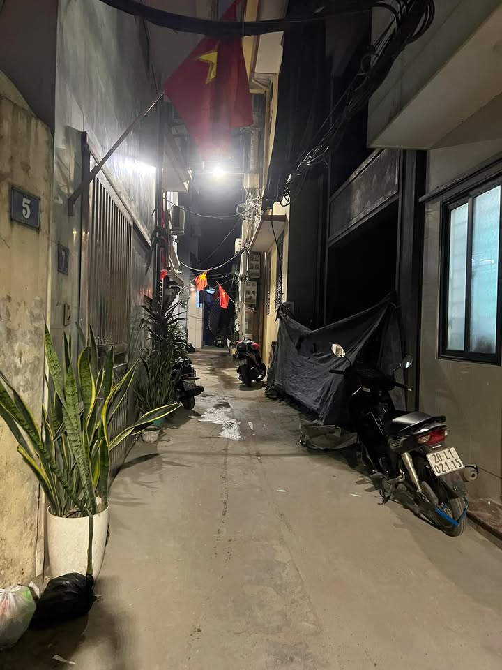 Nhà riêng Tây Hồ 42m² giá 7 tỷ - Ô tô đỗ cửa, vị trí thuận tiện!