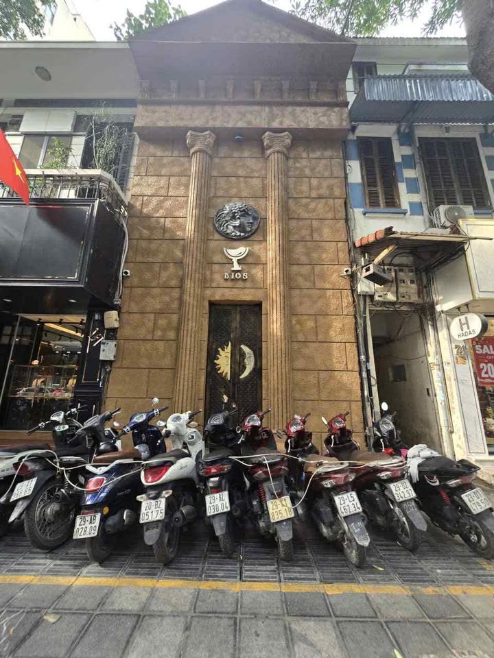 Nhà mặt phố Hàng Nón, Hoàn Kiếm 30m² giá 35 triệu - Sẵn sàng cho thuê ngay!