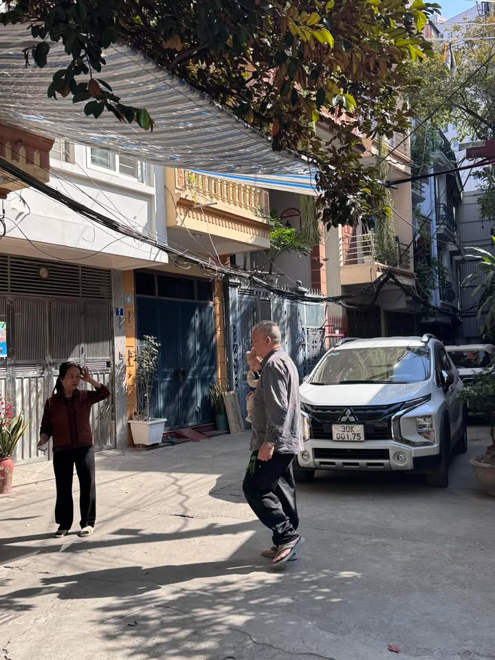 FrontHouse Vương Thừa Vũ 40m² giá 10.8 tỷ - Nhà 6 tầng thang máy, kinh doanh thuận lợi!