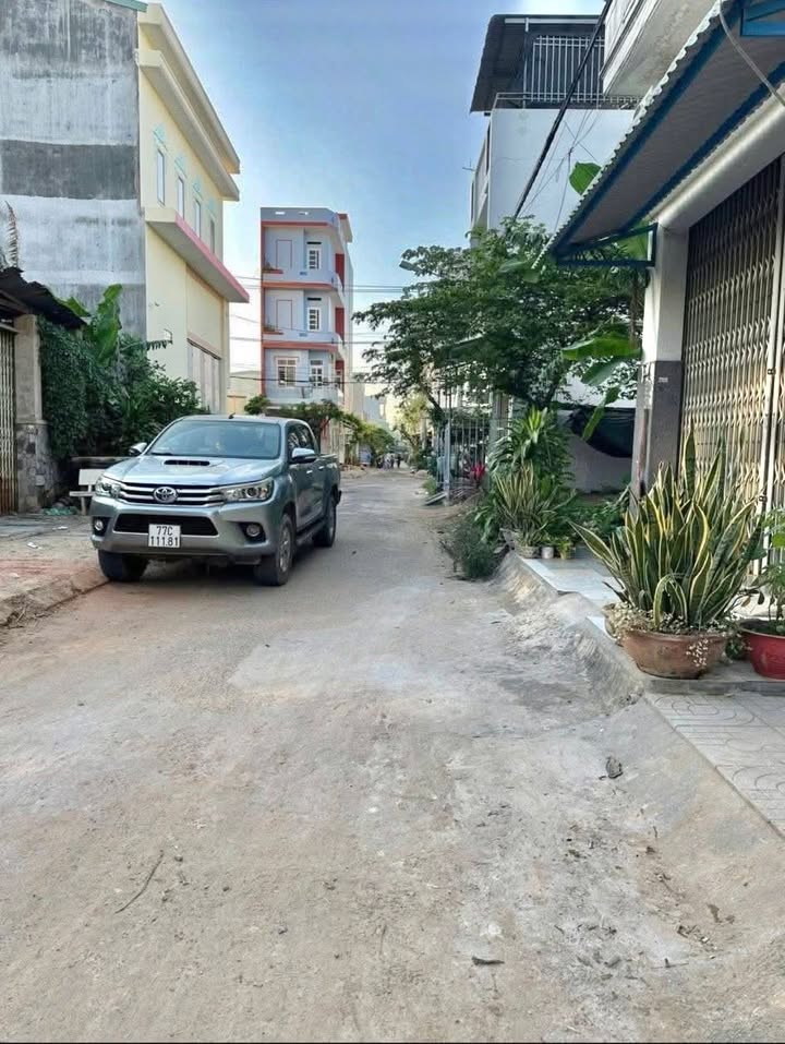 Nhà mặt tiền Võ Thị Sáu, Nhơn Bình, Quy Nhơn 43m² giá chỉ 2.8 tỷ - Thiết kế 3 tầng đẹp lung linh!