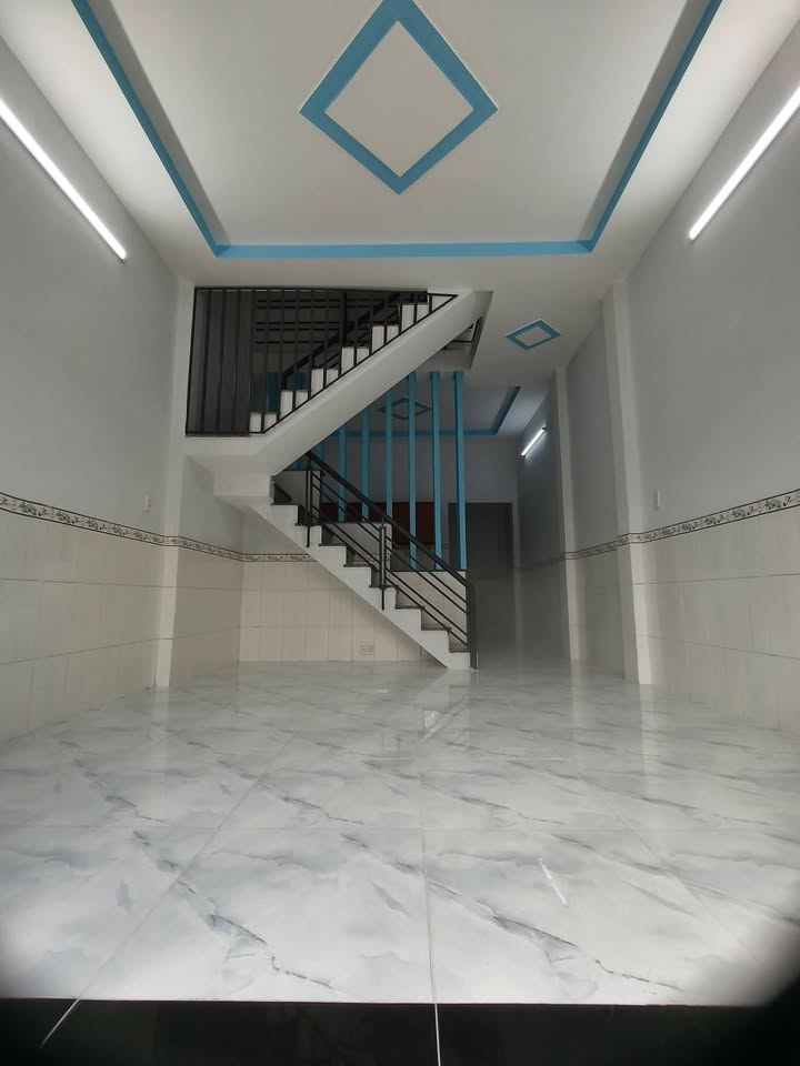 Nhà chính chủ quận Bình Chánh 40m² giá 1.59 tỷ - Hướng Đông, sổ hồng đầy đủ!