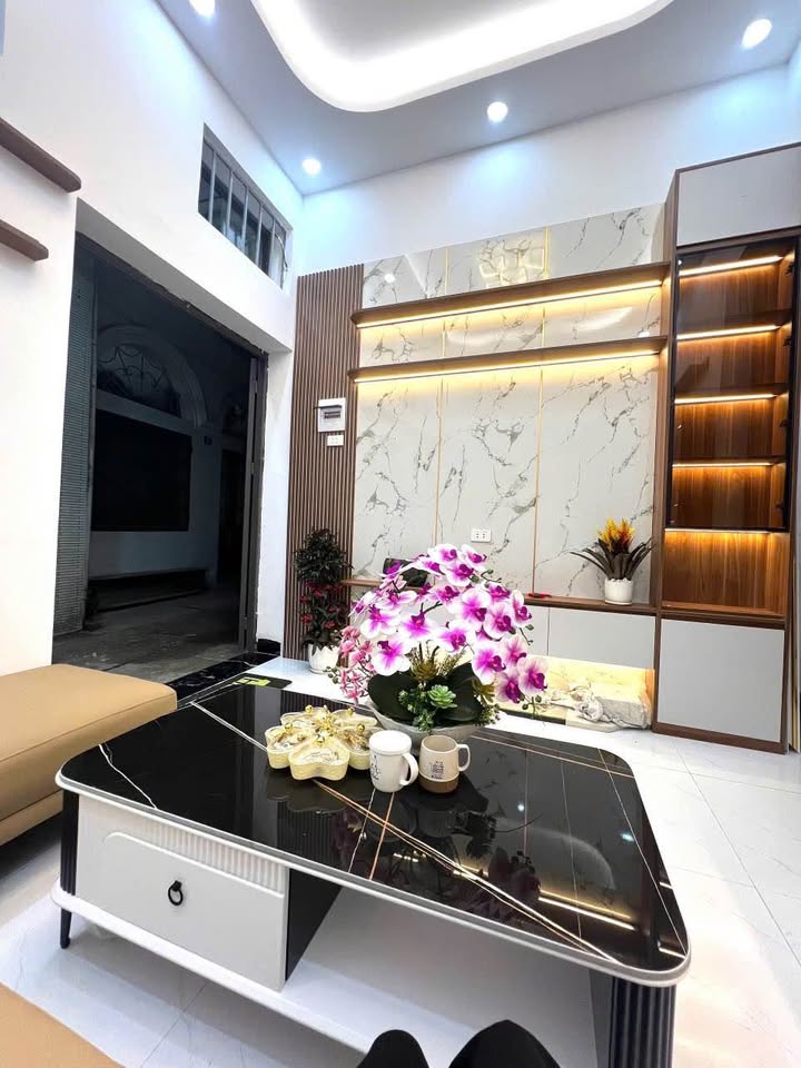 Nhà phố Đại La 25m² giá 6.3 tỷ - Chính chủ bán gấp!