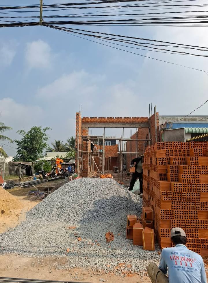 Nhà phố tại Xã Mỹ Hạnh Nam, Huyện Đức Hòa, 108m² giá 2.8 tỷ - Sổ hồng chính chủ!