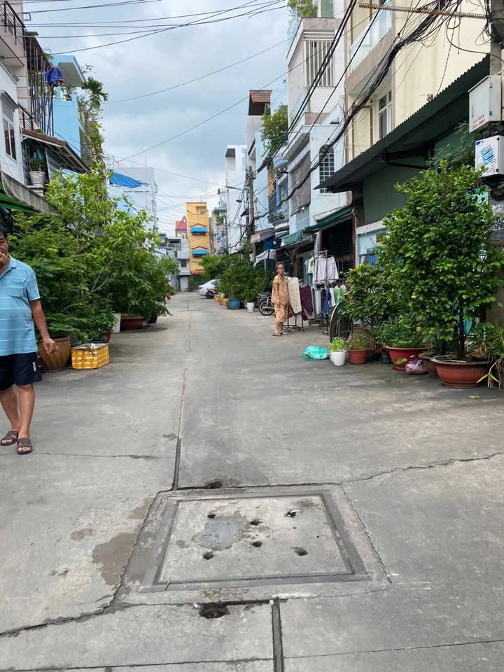 Nhà 2 tầng Đường Lạc Long Quân Quận 11 51m² giá 6.1 tỷ - Chính chủ lâu năm!