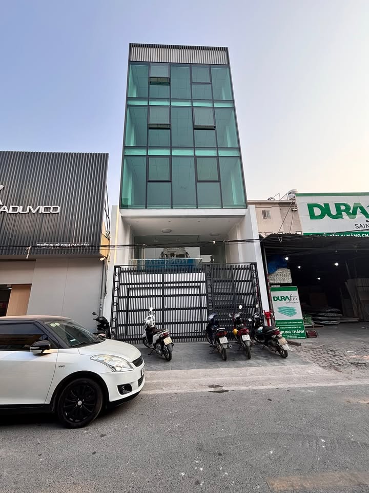 Tòa nhà văn phòng 7 tầng phố Vũ Đức Thận, 100m² - Kết nối thuận lợi cho kinh doanh!