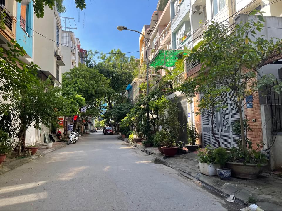 Nhà phố liền kề KĐT Văn Quán 90m² giá thỏa thuận - Ô tô tránh, sát phố