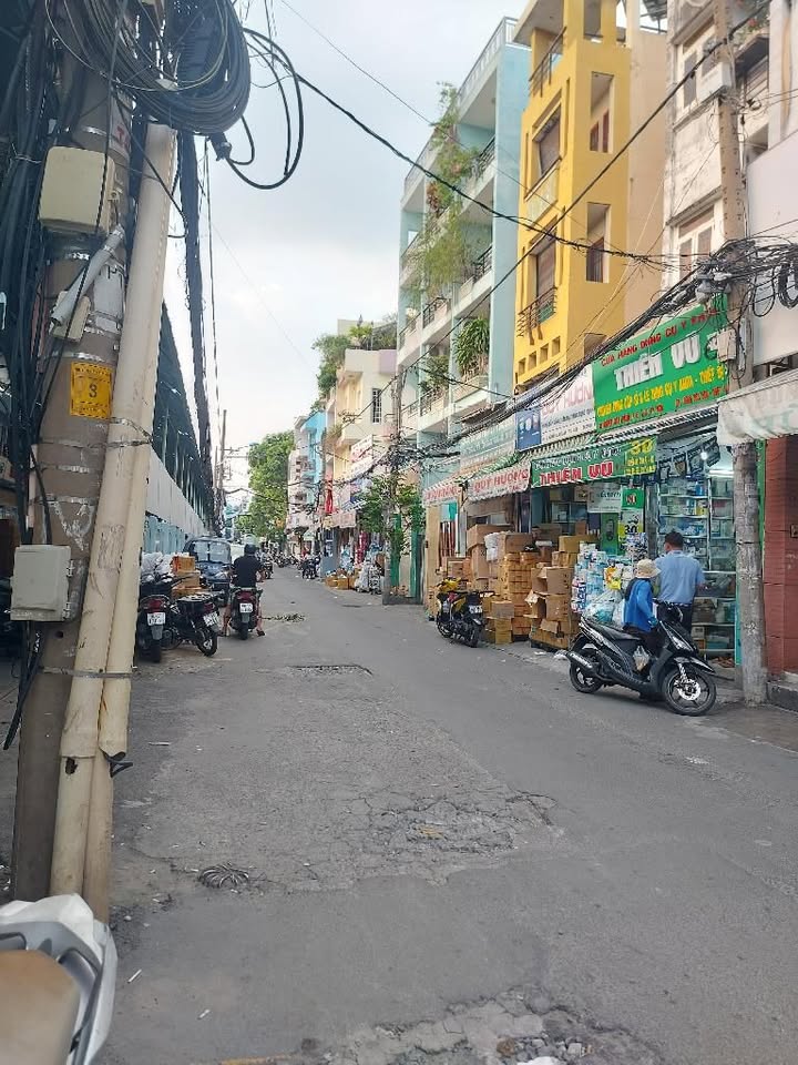 Bán nhà mặt tiền Nguyễn Giản Thanh, Quận 10, 51m² chỉ 11.9 tỷ - Đầu tư sinh lời ngay!