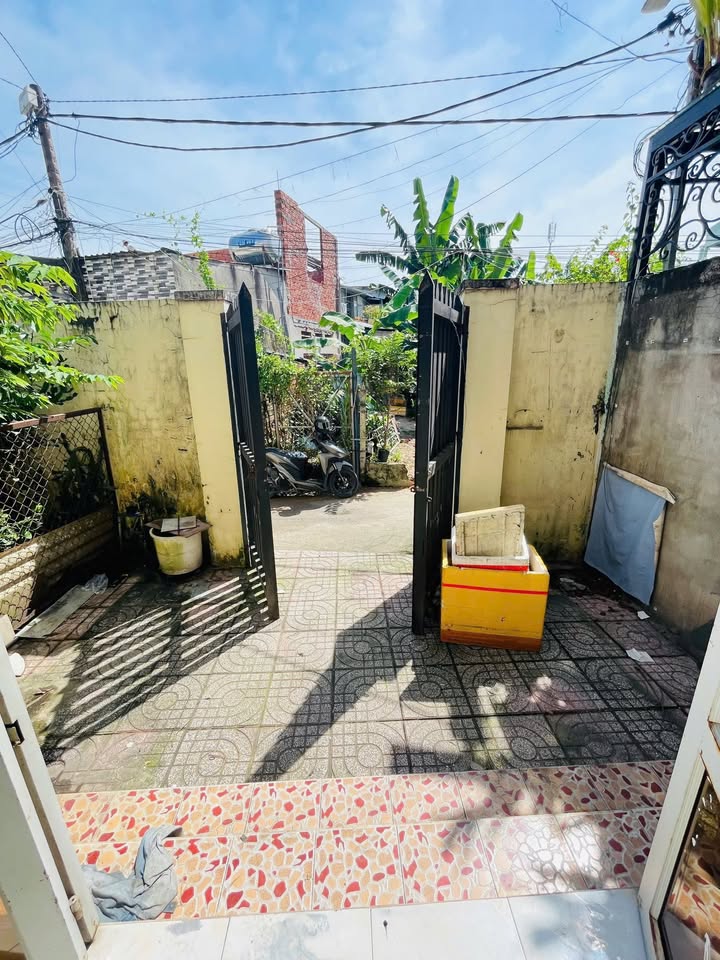 Nhà riêng Bà Điểm 75m² giá 3.55 tỷ - Sổ hồng chính chủ, vị trí thuận lợi!