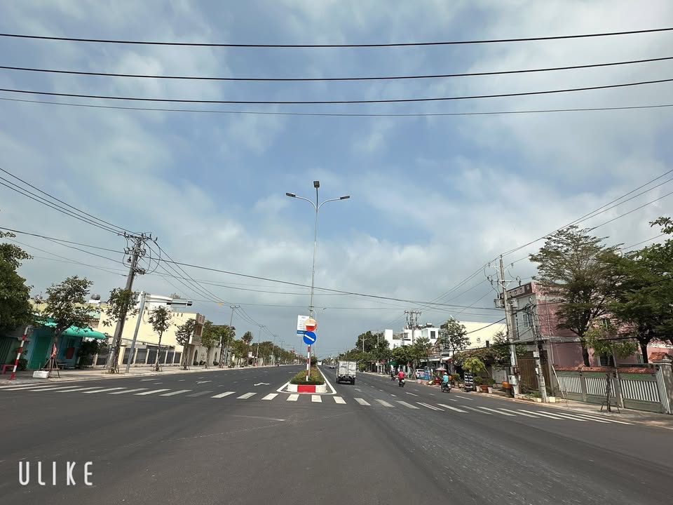 Lô góc mặt tiền Nguyễn Tất Thành Long Hải 255m² giá 10 tỷ - Tiềm năng đầu tư cao!