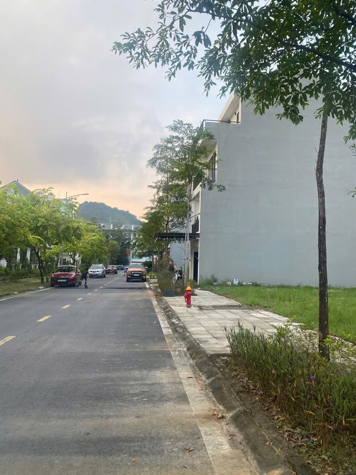 FrontHouse tại Hữu Nghị, TP Hòa Bình, 79m² giá 3 tỷ - Đường lớn, kinh doanh sầm uất!