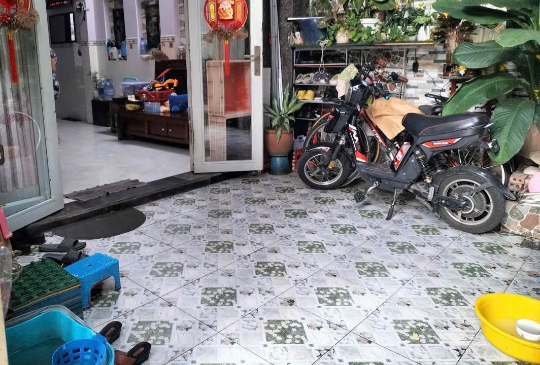 Nhà Bông Sao - Phường 5, Quận 8 - 4 Phòng Ngủ, Phòng Ngủ Trệt - Dọn Vào Ở Ngay!