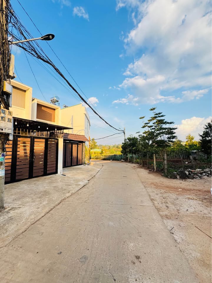 Nhà 1 mê Hẻm 220 Lê Duẩn, Pleiku 100m² - Giá chỉ 2.2 tỷ, chính chủ bán gấp!