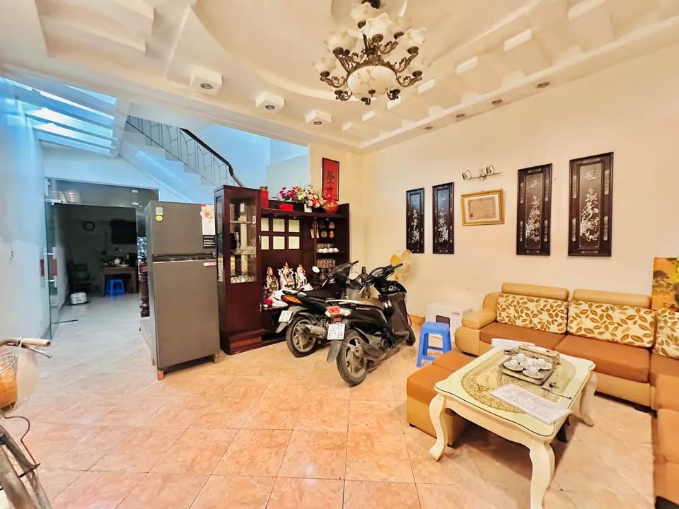 Nhà phố Hoàng Hoa Thám, Ba Đình 64m² giá 11.98 tỷ - Căn góc thoáng mát, thiết kế cổ điển