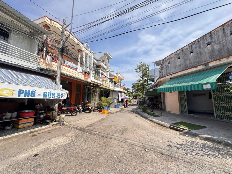 Nhà góc 2 mặt tiền tại TĐC Hòn Rớ 50.7m² giá 6.2 tỷ - Cơ hội đầu tư sinh lời!