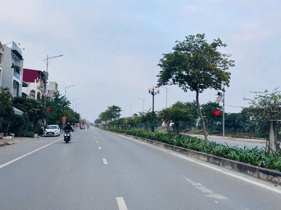 Nhà 3 tầng mặt đường Triệu Quang Phục, Hưng Yên giá 10 tỷ - Đầu tư sinh lời ngay!