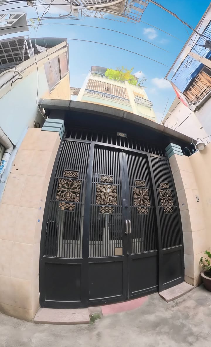 Nhà 4 tầng Nguyễn Trọng Tuyển, 65m² giá 9.99 tỷ - Chủ định cư nước ngoài!