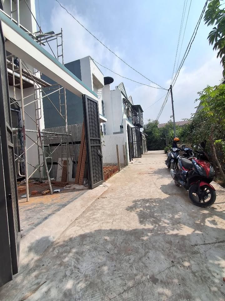 Nhà đúc lửng 75m² tại Quận 12 giá 1.8 tỷ - Sẵn sàng vào ở ngay!