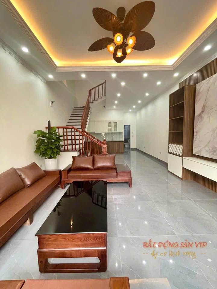 Nhà 3 tầng Bích Đào 75m² giá thỏa thuận - Sân để xe máy rộng rãi!