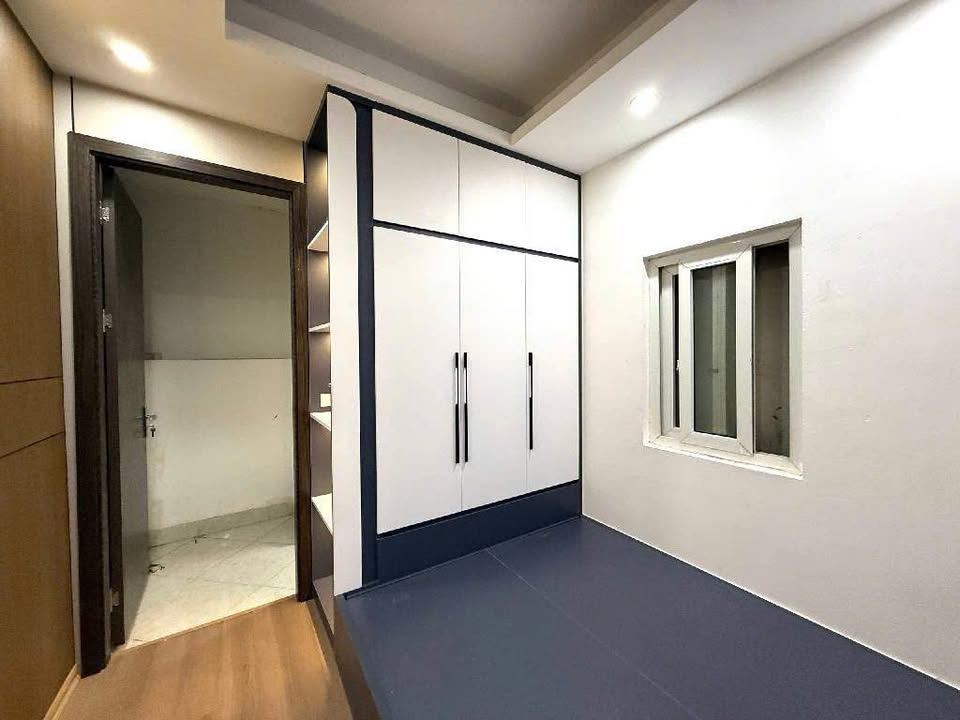 Căn hộ chung cư Đống Đa 30m² giá 2.3 tỷ - Full nội thất, gần Ngã Tư Sở!