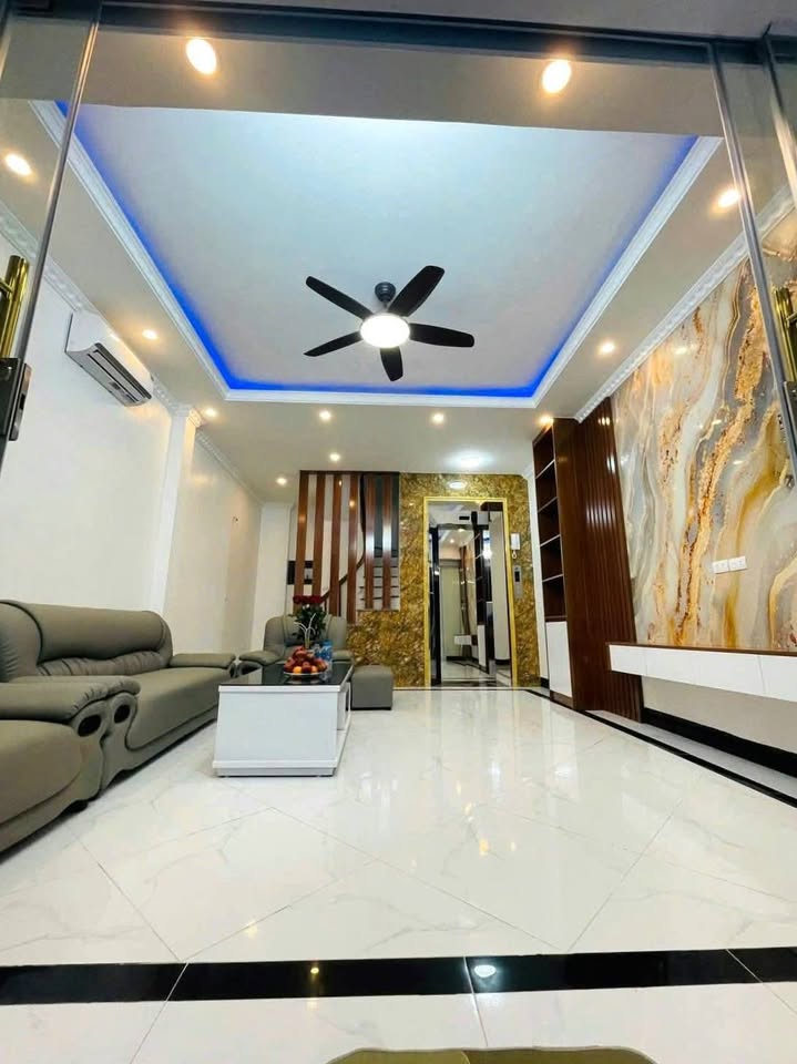 Nhà riêng Cầu Giấy 34m² giá 10 tỷ - Ngõ thông, thang máy sẵn sàng vào ở!