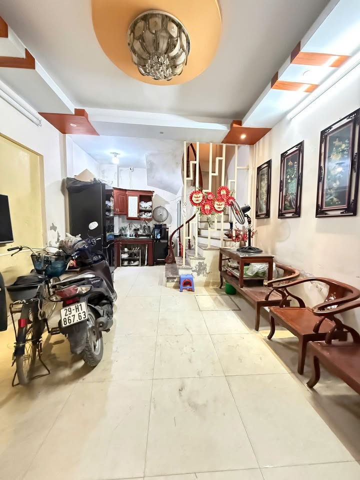 Nhà 4 tầng 30m² tại Lĩnh Nam - Giá thương lượng, sổ đỏ chính chủ