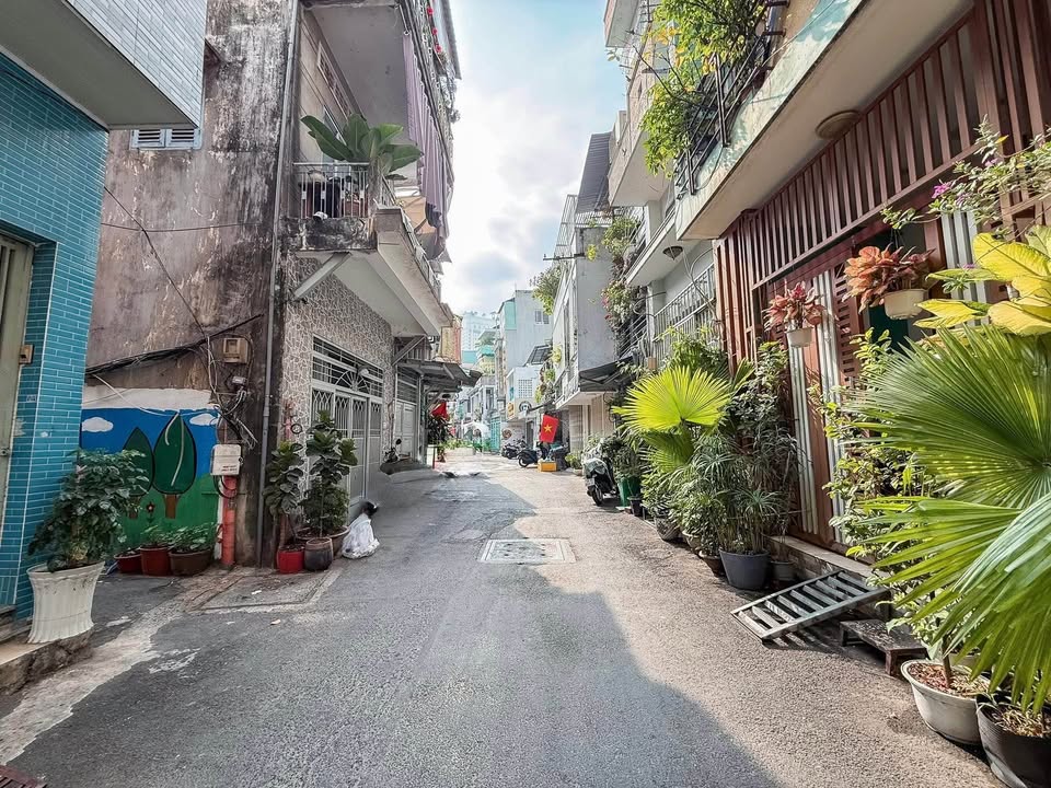 Nhà phố đẹp Quận 3 - 3 tầng - Diện tích 70m² - Giá 5.3 tỷ - Chính chủ bán!