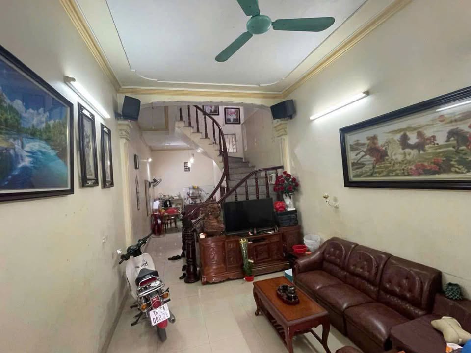 Nhà 3 tầng mặt đường Đặng Ngọc Toản, Nam Định, 56m² - Thiết kế hợp lý, giá 5.2 tỷ