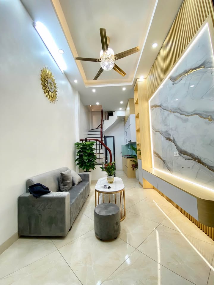 Nhà Bạch Mai 19m² giá 5.6 tỷ - Căn góc 2 mặt thoáng, đầy đủ tiện ích!