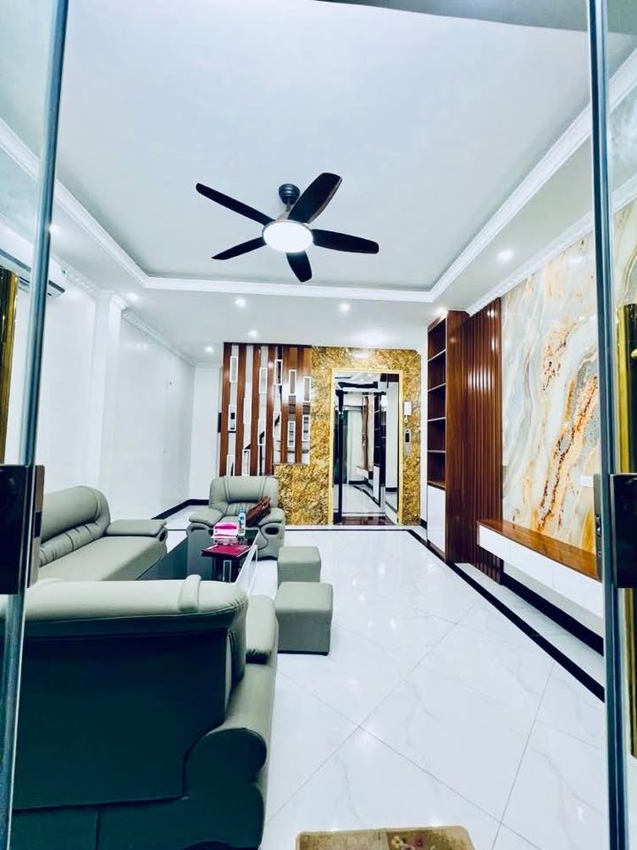 Nhà 6 tầng Trần Quốc Hoàn, Cầu Giấy, 38m² giá 10.5 tỷ - Sổ đỏ chính chủ