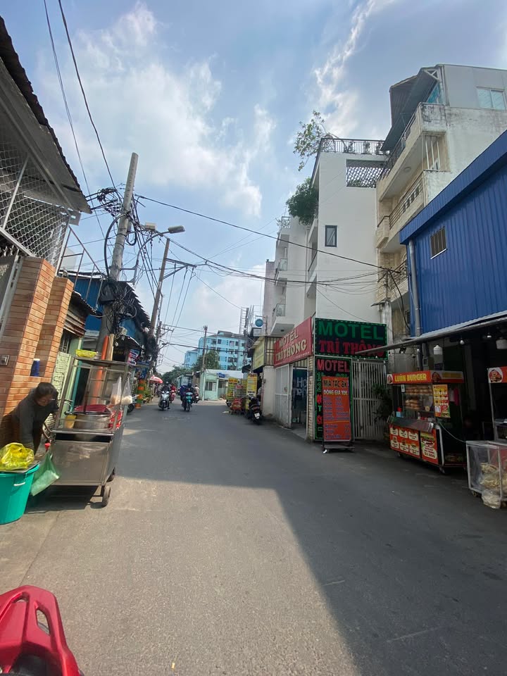 Nhà 2 lầu Trần Bình, Quận 11, 40m² giá 5.2 tỷ - Cơ hội sở hữu hiếm có!