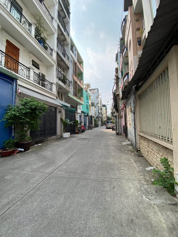 FrontHouse Lê Đại Hành Quận 11 70m² giá 7.9 tỷ - Hẻm ô tô tới tận nhà!