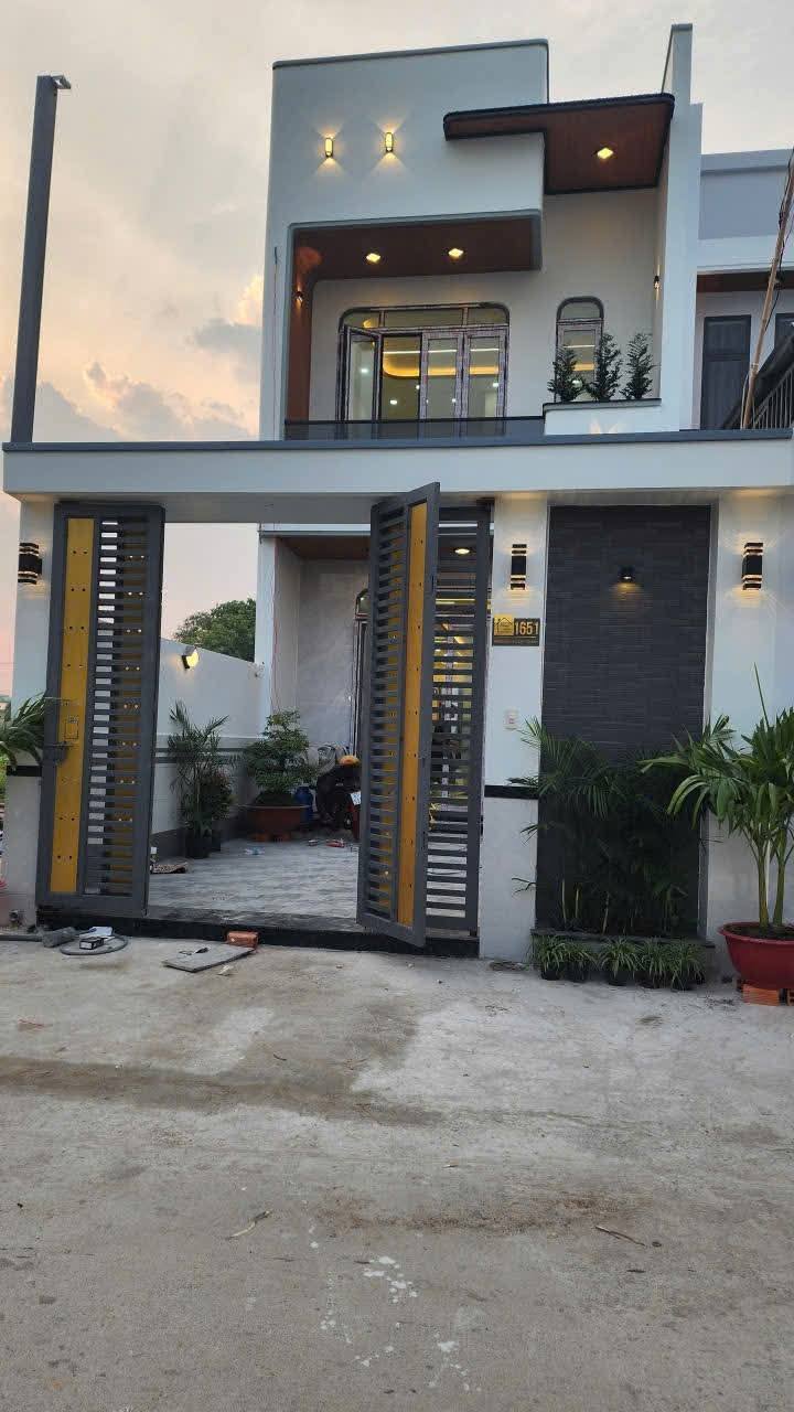 Nhà đẹp Ấp Rừng Dầu, Xã Mỹ Hạnh 150m² giá 3.35 tỷ - Không gian sống lý tưởng!