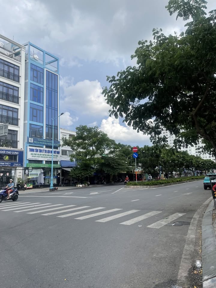 Nhà bán Quận Bình Thạnh 130m² giá 15.9 tỷ - Đầu tư sinh lời hấp dẫn!