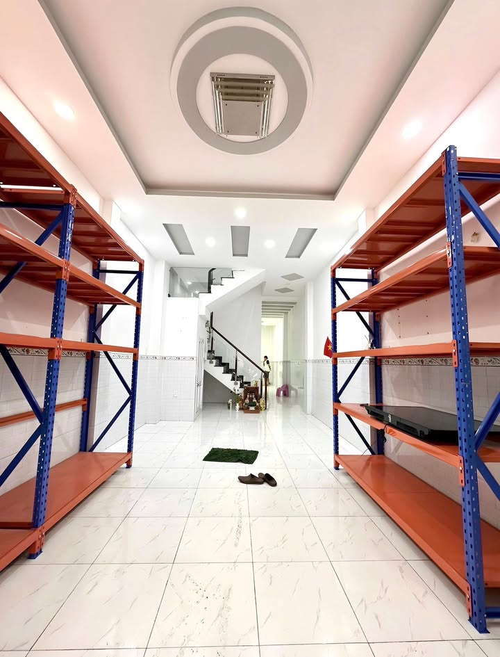 Nhà phố 2 tầng 3PN đường Xe Hơi, quận Tân Phú, 68m² - Sát Mặt Tiền