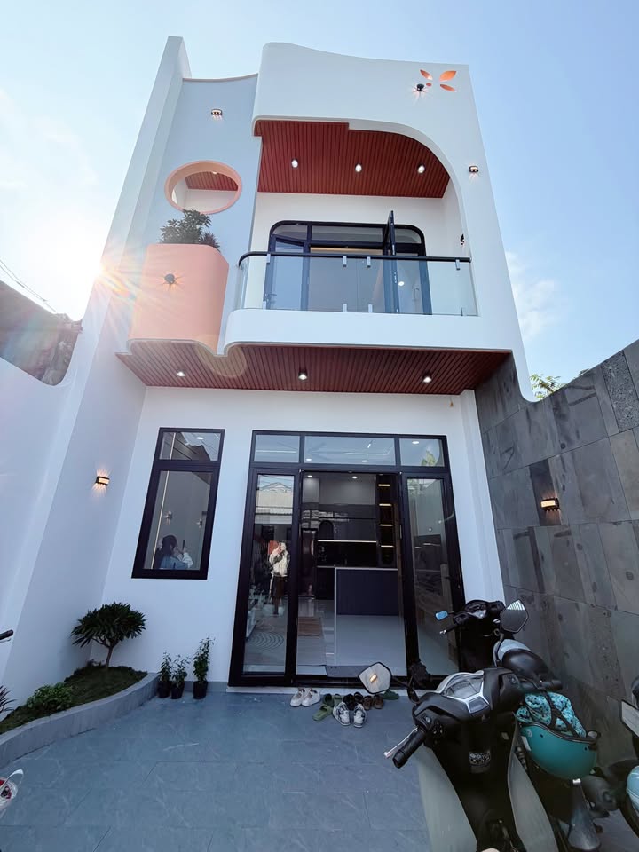 Nhà mới xây tại phường Thới Sơn, TP. Mỹ Tho 85m² giá 2.98 tỷ - Tiện nghi đầy đủ, sẵn sàng ở ngay!