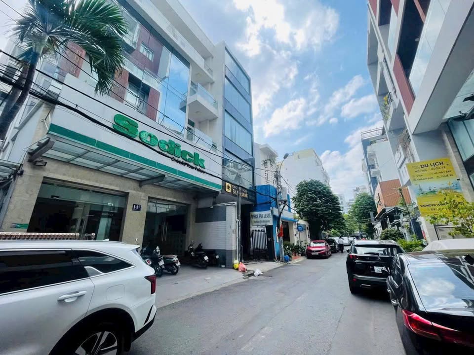 Cho thuê tòa nhà Tân Bình 250m² giá chỉ 130 triệu - Vị trí đắc địa gần sân bay!