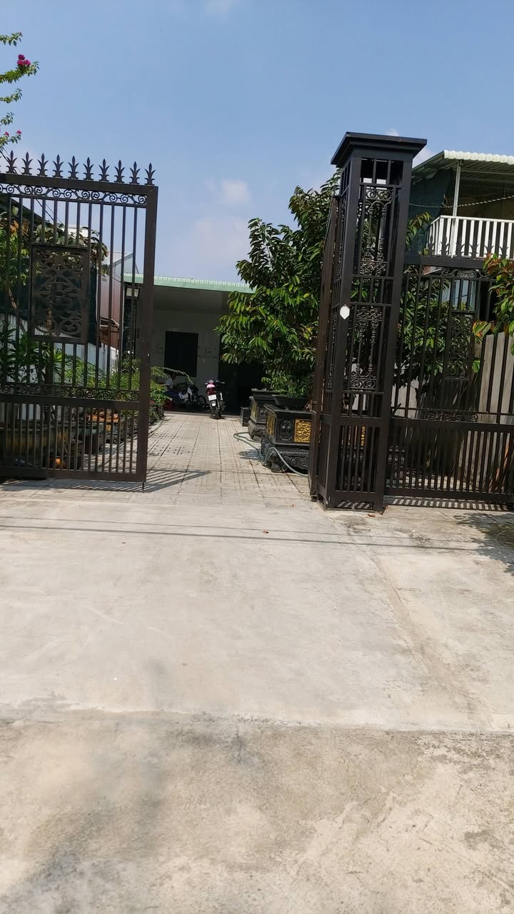 Nhà mặt tiền nhựa 276m² tại Khu phố Lộc Trát giá 1.85 tỷ - Sẵn sàng dọn vào ở ngay!