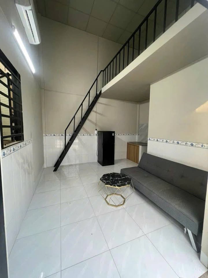 Phòng trọ hẻm 388 Nguyễn Văn Cừ, 28m² giá 2.8 triệu - Nội thất đầy đủ, tiện nghi!