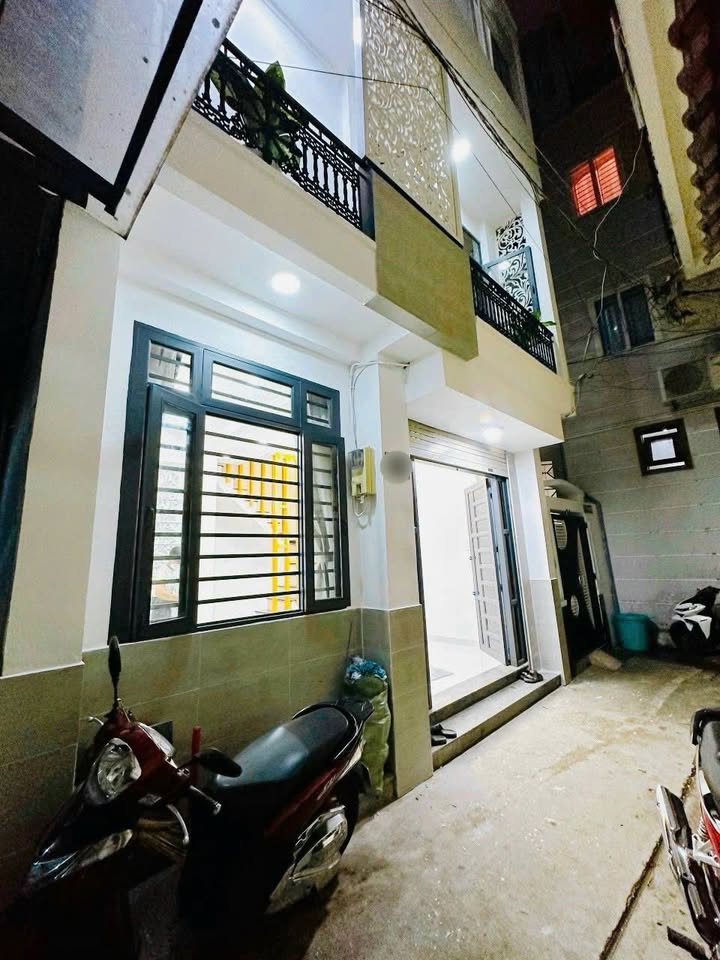 Nhà 3 Tầng Nguyễn Công Hoan, Phú Nhuận 33m² giá 5.7 tỷ - Chính chủ bán gấp!
