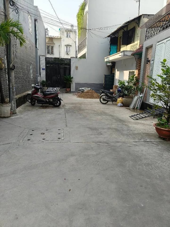 Nhà phố Lê Quang Định, Bình Thạnh 140m² giá 16 tỷ - Hẻm xe hơi rộng rãi