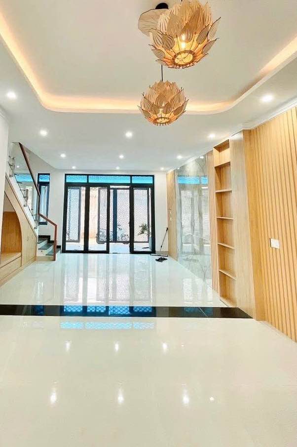 Nhà phố hiện đại 3 phòng ngủ tại hẻm 62 Đỗ Xuân Hợp, 67m² giá 3.95 tỷ - Sẵn sàng vào ở ngay!