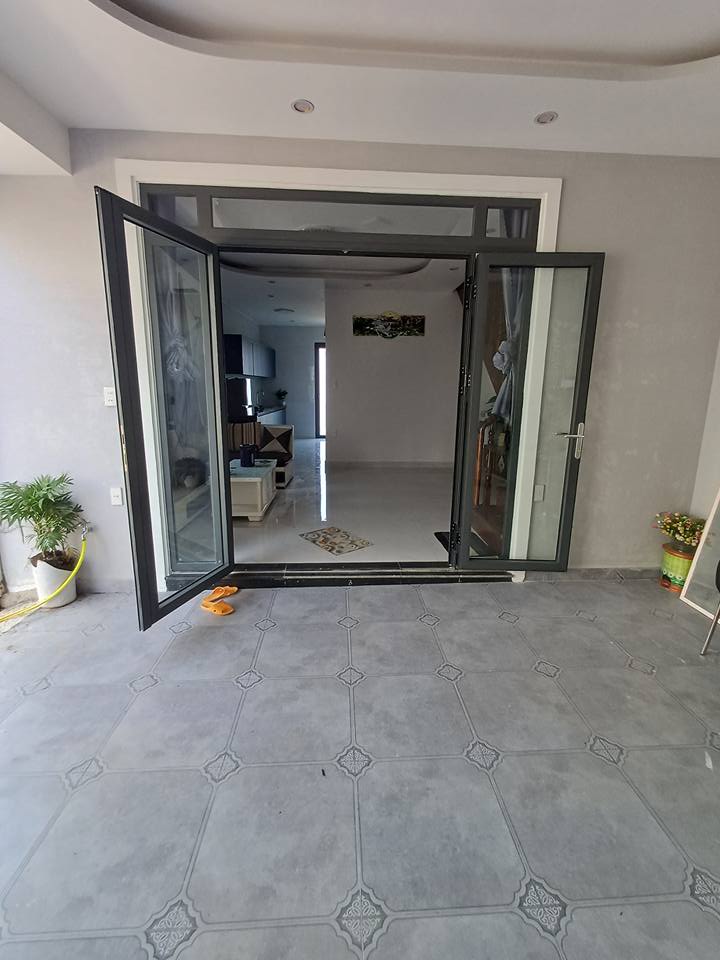 Nhà phố đẹp Nguyễn Hoàng, Đà Lạt 60m² giá 1.8 tỷ - Thoáng đãng, đường rộng rãi!