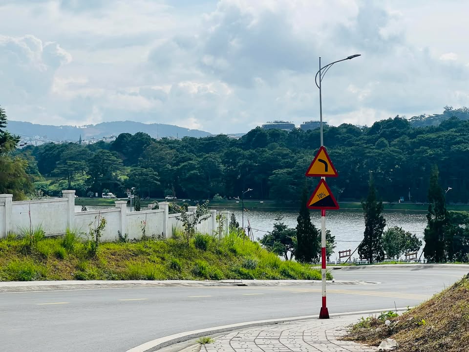 Đất nền Đà Lạt 81.8m² và 77.4m² giá 7.9 tỷ - Mặt tiền đường Yersin gần hồ Xuân Hương!